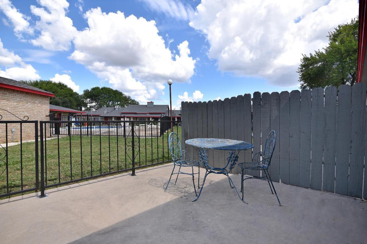Americas Best Value Inn Lockhart Tx 외부 사진